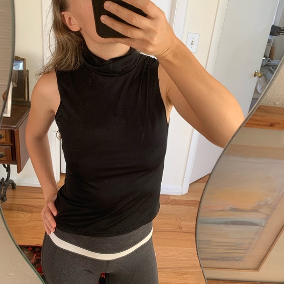 Sleeveless Mockneck Turtleneck - Picture 2 of 3